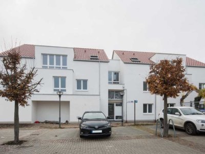 Familien aufgepasst !! Großzügig - stilvoll - mit Loggia und EBK in Ruchheim