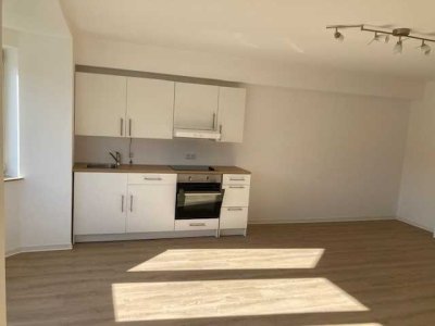 großzügige 1 Zi-CITY-Wohnung im Zentrum von Moers 3. OG, mit Aufzug und EBK - ohne Balkon