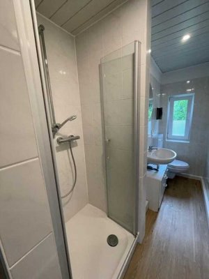 san. AB 4-Zi. Etagenwohnung 1.OG, 2 Bäder, 2 Balkone in ruhiger Lage