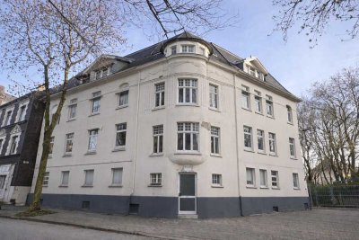 Lichtdurchflutete Altbauwohnung mit Charakter in zentraler Lage von Bochum