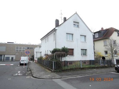 505 - Mehrfamilieneckhaus (3 WE) mit unbebautem Grundstück & einem Werkstattanbau in Neu-Isenburg