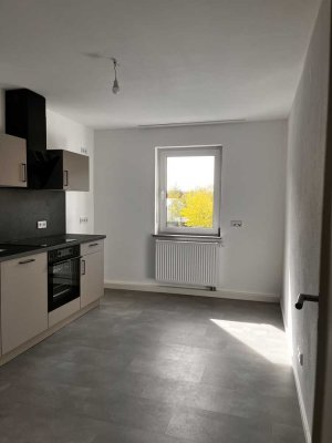 3/4-Zimmer-Wohnung mit neuer EBK
