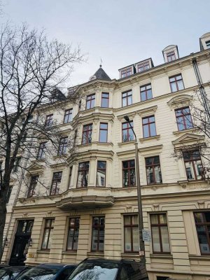 ***RIESIGE WOHNUNG ZUM WOHLFÜHLEN~6 ZIMMER~3 BÄDER~2 BALKONE~STELLPLATZ***