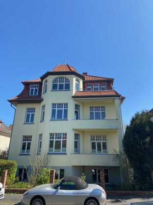 Schöne 1 Raum-Dachgeschosswohnung für Singles mit Dachterrasse Nähe Berghölzchen