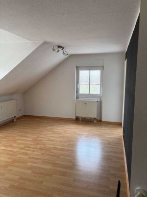 **Extravagante 2 Zimmer DG-Wohnung**