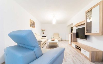 Attraktive und vollständig renovierte 2-Zimmer-Wohnung mit EBK in Altenburg