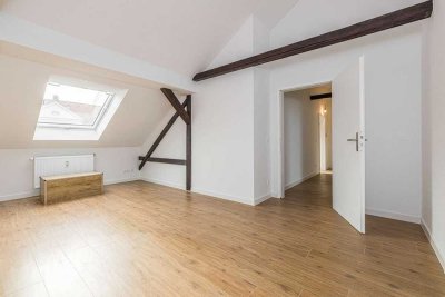Charmante Dachgeschosswohnung im Altbau – 57 m² ideal für Singles oder Paare