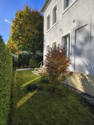Helle 2,5-Zimmer Wohnung im EG mit eigenem Garten und großem Bad
