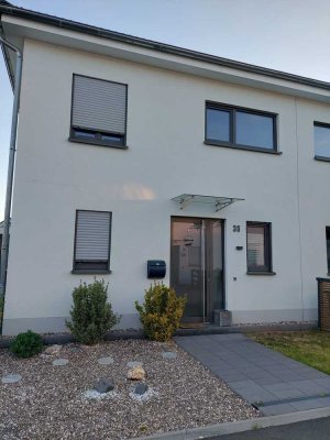 Traumhafte Doppelhaushälfte in Euskirchen-Stotzheim – Modernes Wohnen in ruhiger Lage