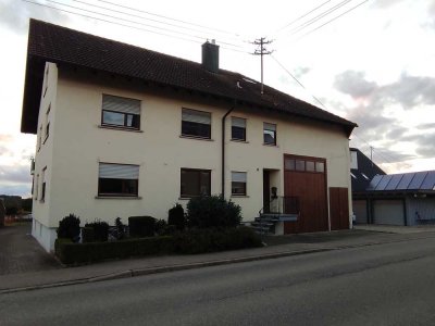 Neu renoviertes Bauernhaus mit 7 Zimmern und Garage in Hohenstadt