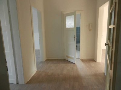 Helle 2-Zimmer Dachgeschosswohnung in Bochum-Linden mit Blick in den Park