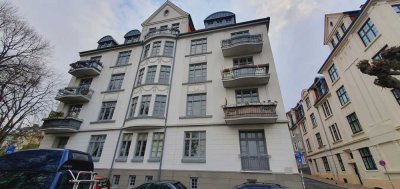 Renovierte 5-Zimmer-Wohnung mit zwei Balkonen und Einbauküche in Flensburg