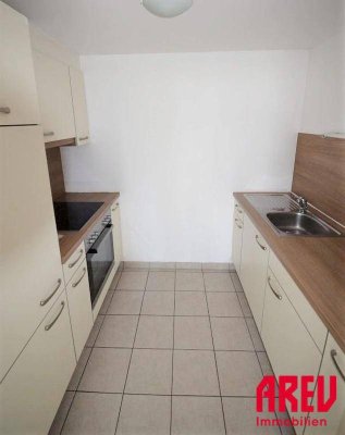 HELLE FREUNDLICHE 2,5 ZIMMERWOHNUNG MIT LOGGIA - TOP 25