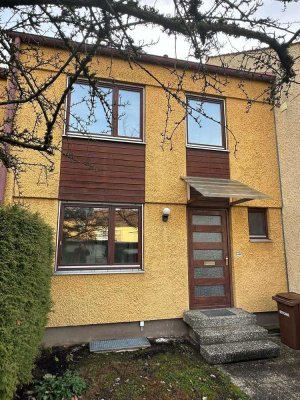 Familien aufgepasst - RMH in bester Lage - falls gewünscht mit 2 Garagen! Preis VB