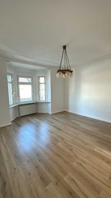 *Großzügige 2- Zimmer Altbauwohnung in der City*