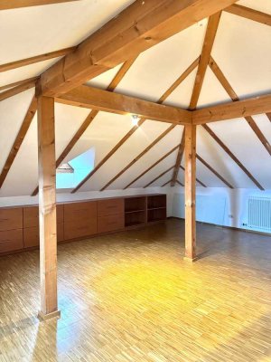 Helle 4-Zimmer-Wohnung mit Einbauküche