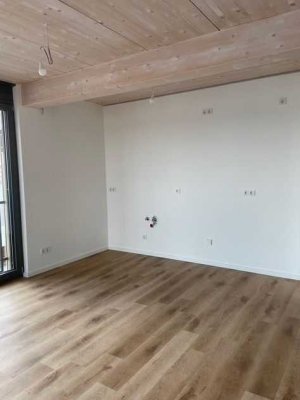 ERSTBEZUG in unserem HOLZ-HAUS! Lichtdurchflutete 3-Zimmer-Wohnung mit Dusche im 2./3.OG