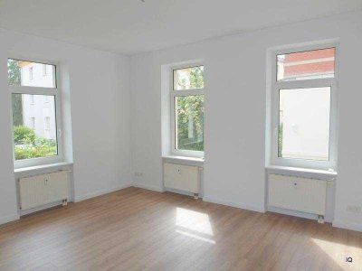 Ab August 2026: Hübsche, kleine 3-Zimmer-Wohnung mit Laminatboden, separater Küche & Badewanne