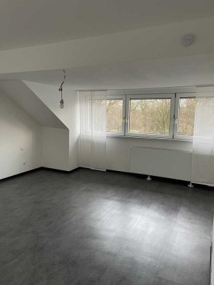 Sanierte Dachgeschoss Wohnung in familiärem Mehrfamilienhaus