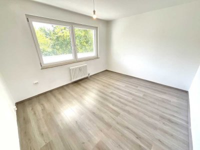 Schönes Zimmer in einer Damen-WG