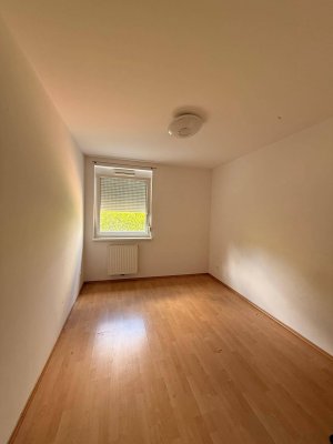 3-Zimmer-Wohnung mit 24 m² Terrasse, Garage, Keller &amp; Einbauküche – Top Zustand!
