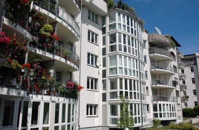 Halle-Zentrum - Gr. 1-Zimmer-Wohnung mit Südbalkon, EBK & TG