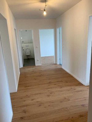 Erstbezug nach Renovierung! Helle 3-Zimmer-Whg. mit gehobener Ausstattung und Balkon in Poing