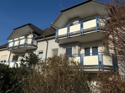 komplett renovierte Dreizimmerwohnung mit Balkon und Garage in Kettig (Baujahr 1997)