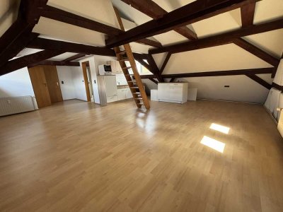 Wunderschöne besondere DG-Wohnung im frisch sanierten Fachwerkhaus