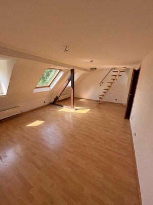 Helle 3-Zimmer-Dachgeschosswohnung mit Hobbyraum auf separater Etage