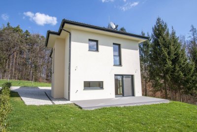 Neubau Einfamilienhaus in idyllischer Lage!