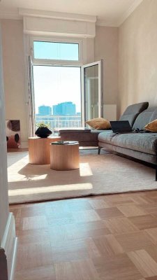 **Kernsanierte Designer-Altbauwohnung mit Stil, Komfort & Weitblick - provisionsfrei **