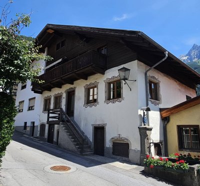 Sanierungsbedürftiges Haus im Zentrum!