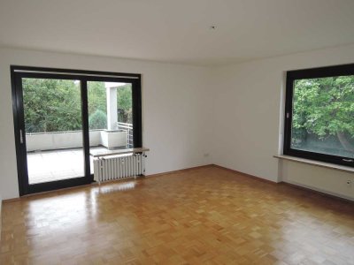Großzügige renovierte 2-ZW mit Balkon und Terrasse im Frauenland!