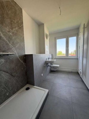 ENDLICH IN DIE EIGENEN 4 WÄNDE - frisch sanierte moderne Wohnung am See