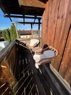 Geschmackvolle, möblierte, 3-Zimmer-Wohnung mit Balkon und Einbauküche in Traunstein. WG geeignet