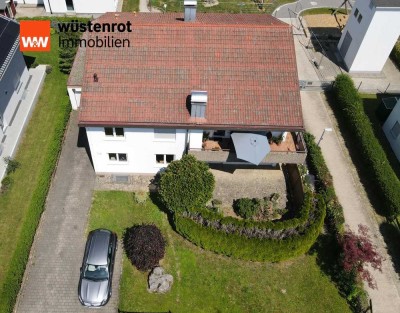 Großzügiges Zweifamilienhaus auf sonnigem Grundstück mit Südausrichtung