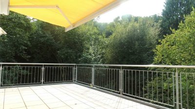 Verträumtes Penthouse mit Dachterrasse und eigenem Garten am Jenischpark von Privat