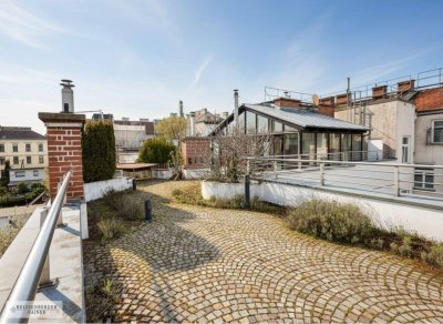 THE SKY GARDEN /// DACHGESCHOSSLOFT MIT EINZIGARTIGEM DACHGARTEN UND SOMMERHAUS