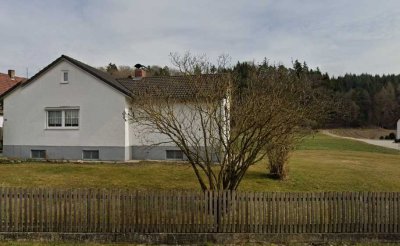 Preiswertes, gepflegtes 4-Raum-Einfamilienhaus mit EBK in Essenbach