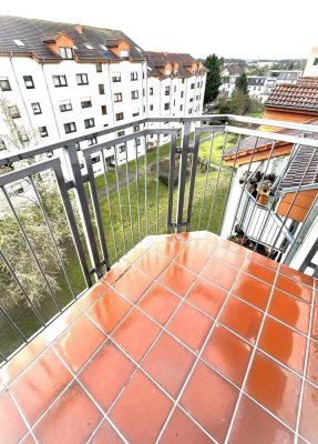 *** Der Favorit für schönes Wohnen - großzügige 3 Zi. DG- Wohnung m. DT, Lift, GWC & Stpl. ***