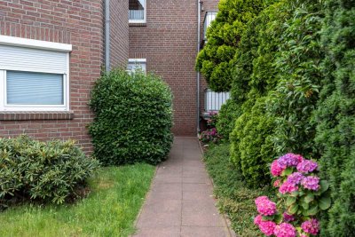 *** DG WOHNUNG - gepflegtes MFH - BLICK ins GRÜNE - VERMIETET ***