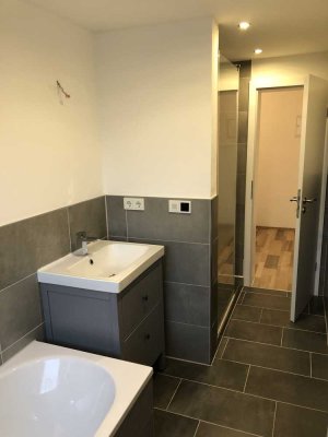 Vollständig renovierte EG-Wohnung mit drei Zimmern sowie Balkon und Einbauküche in Bochum
