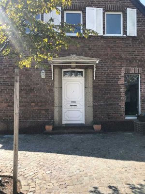 kernsaniertes, freistehendes Einfamilienhaus mit fünf Zimmern und EBK in Neuss