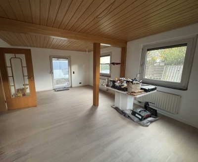 Modernisiertes Einfamilienhaus in zentraler Lage mit Garten und Tiefgaragenstellplatz