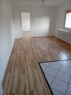 Uni Nahe 2 Zimmer KONI- Bad