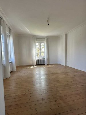 Großzügige und helle 2-Zimmer-Wohnung mit Stellplatz