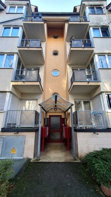 Sehr gut geschnittenes Apartment mit Balkon und Stellplatz in ruhiger Seitenstraße!!