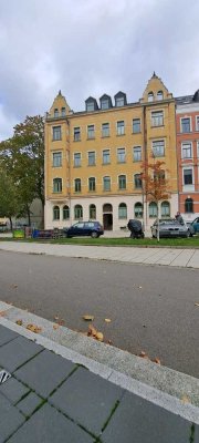 Freundliche Uni-/Zentrums-nahe 2-Raum-Wohnung in Bernsdorf mit Einbauküche und großen Balkon