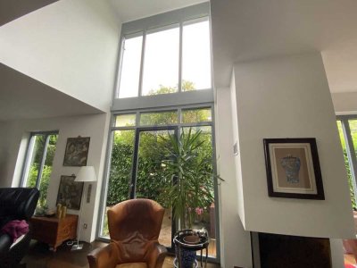 Architekten Haus mit individueller, exklusiver Ausstattung und Taunusblick